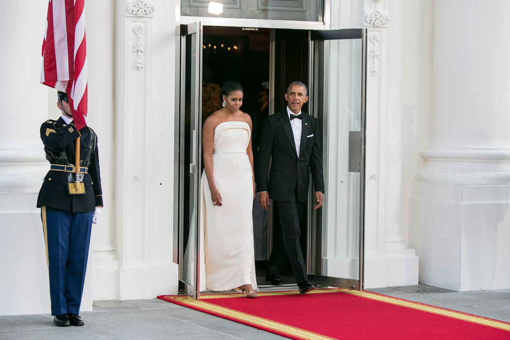 2016年，贝拉克·奥巴马总统和第一夫人米歇尔·奥巴马在国宴上。