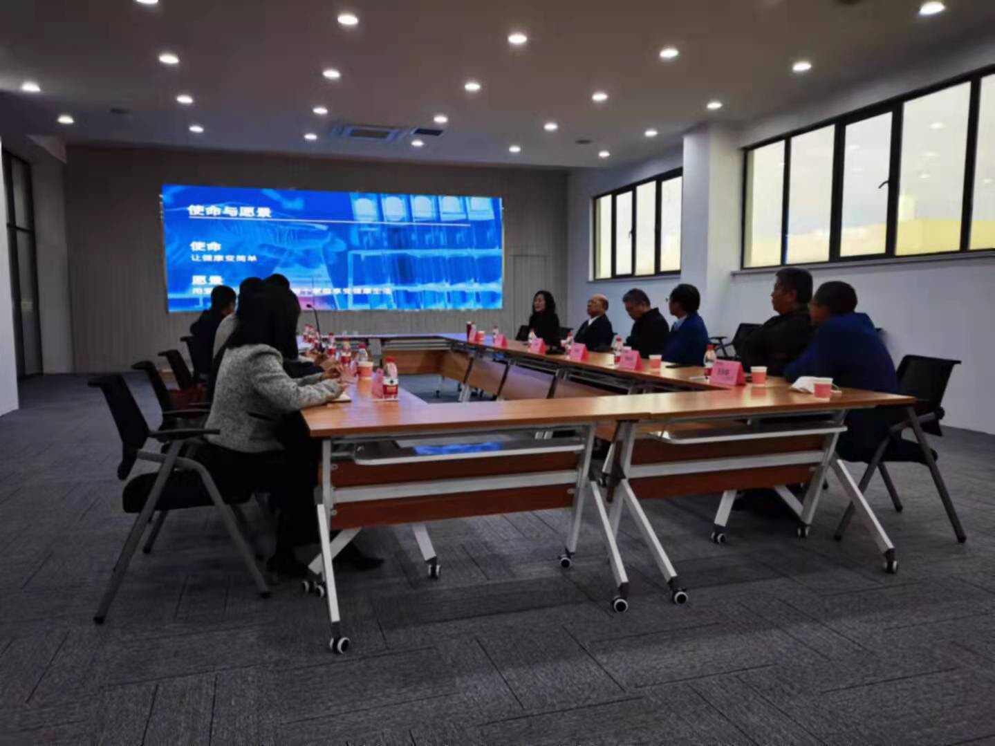 多维智康生物技术集团在济南举行座谈会，就企业发展倾听专家学者意见