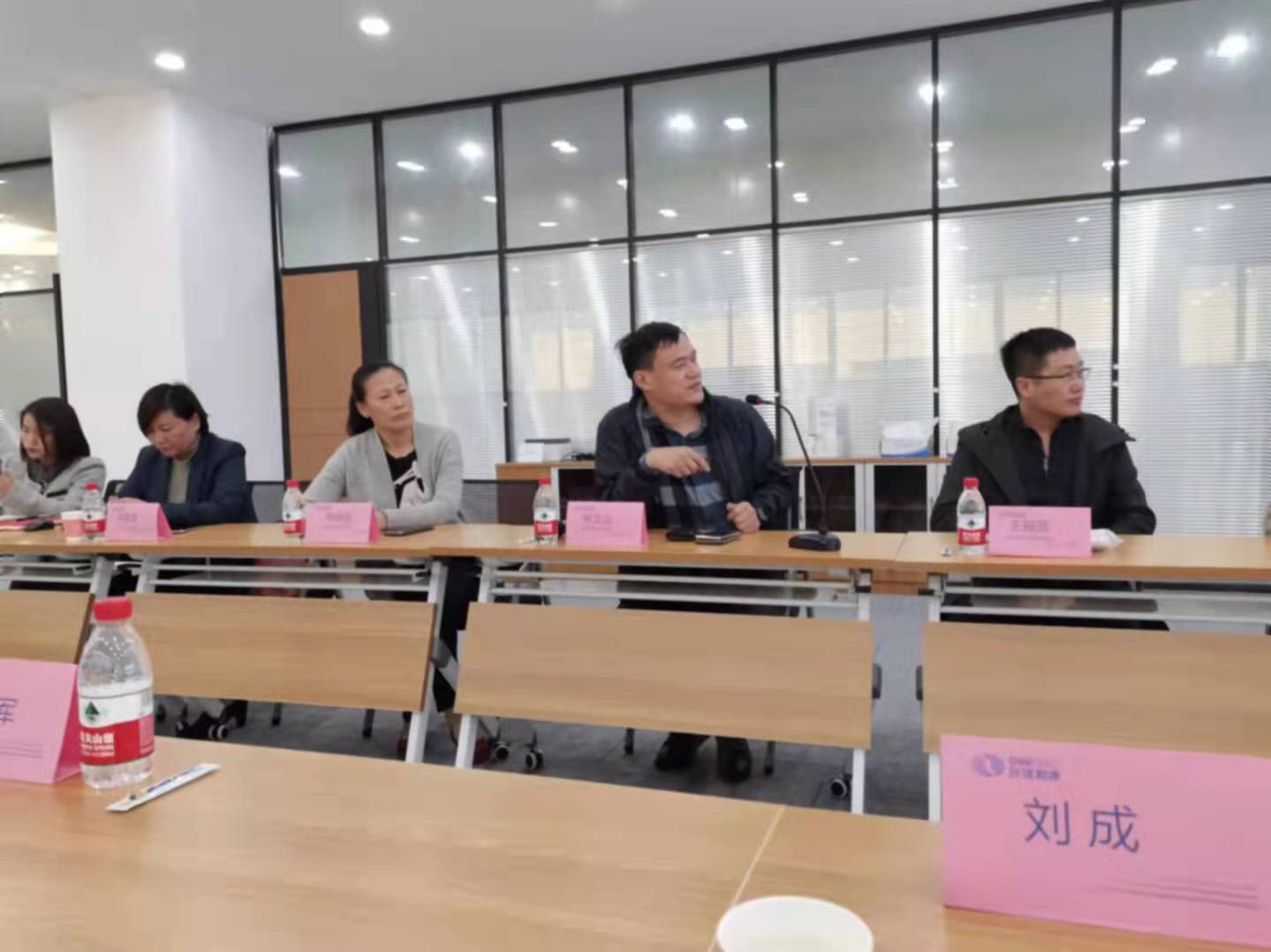 多维智康生物技术集团在济南举行座谈会，就企业发展倾听专家学者意见