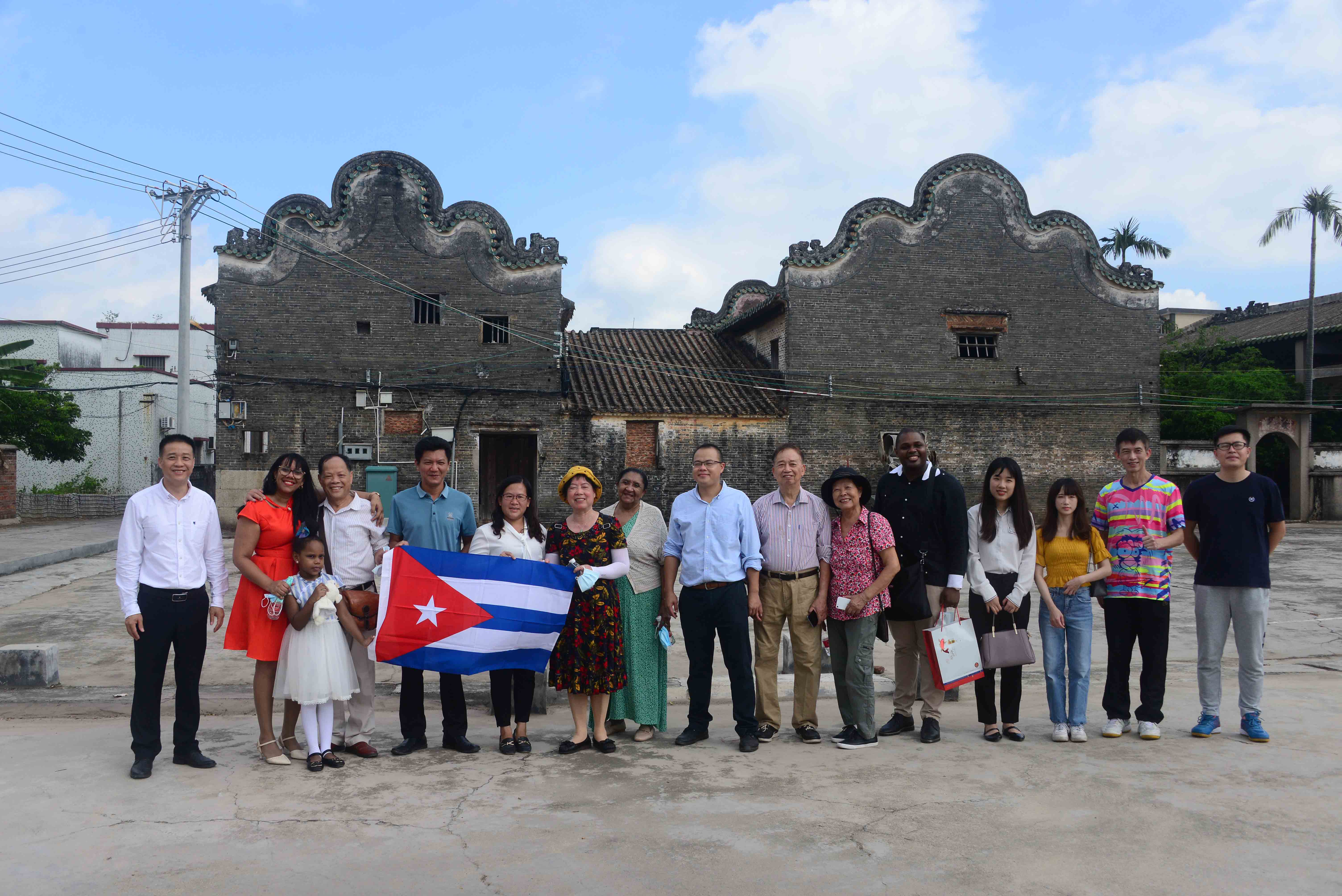 古巴共和国驻广州总领事馆总领事丹尼思到访新会沙堆镇