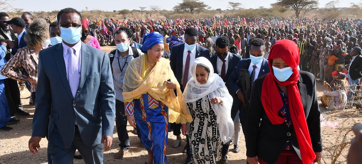 常务副秘书长穆罕默德在埃塞俄比亚总统萨赫勒-沃克·祖德的陪同下访问索马里地区。