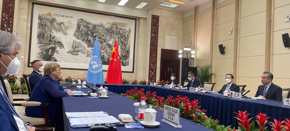 联合国人权事务高级专员巴切莱特会见中国国务委员兼外交部长王毅。