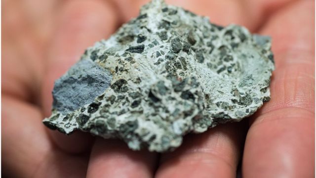 从希克苏鲁伯陨坑找到的岩石能提供许多线索