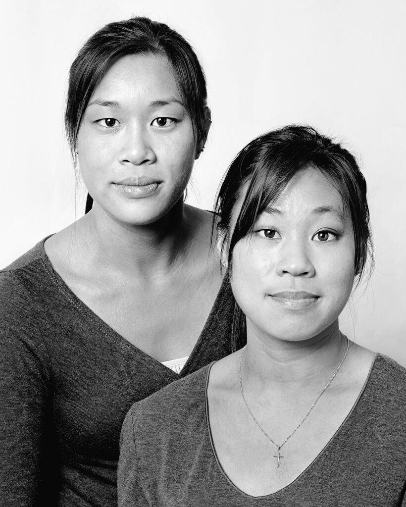 凯伦·朱和艾希莉·黄，2013年摄于加州卡弗尔城。