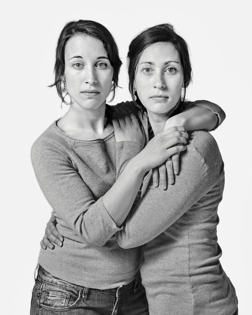 珍妮·贝达德和杰西卡·加格农，2015年摄于蒙特利尔。