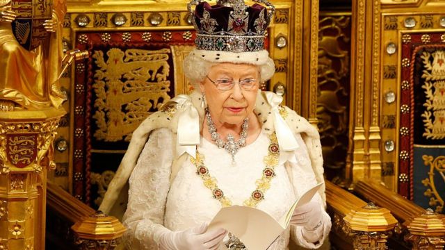 英国女王伊丽莎白二世在上议院