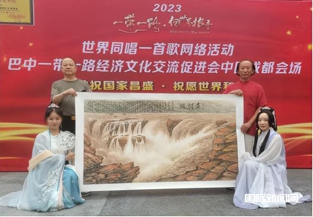 国礼画家李仁伟受邀参加全球外交官论坛与潘基文共赏夜上海美景