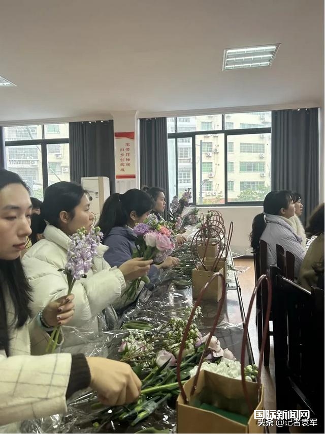 广安区综合执法局开展“春风十里·芬芳如你”三八妇女节主题活动