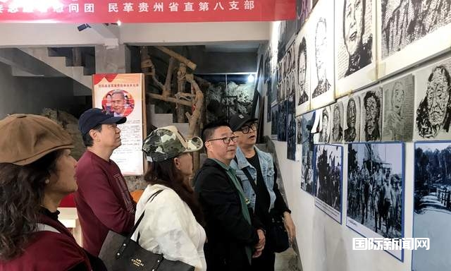 “杜宁抗战美术馆”还未正式揭牌，便迎来首批热心的参观者